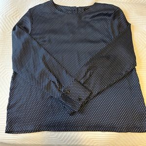 Banana Republic Silky Navy and White pattern blouse